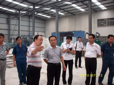 2012.7.12日李國忠教授到我公司參觀考察、指導(dǎo)工作