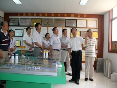 2012.7.28日山東天意兩項(xiàng)科技成果鑒定順利通過(guò)，北京領(lǐng)導(dǎo)專家，到我公司參觀指導(dǎo)